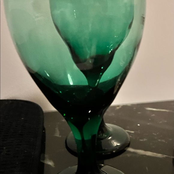 2 glasses emerald green, with gold rim, - Picture 6 of 7